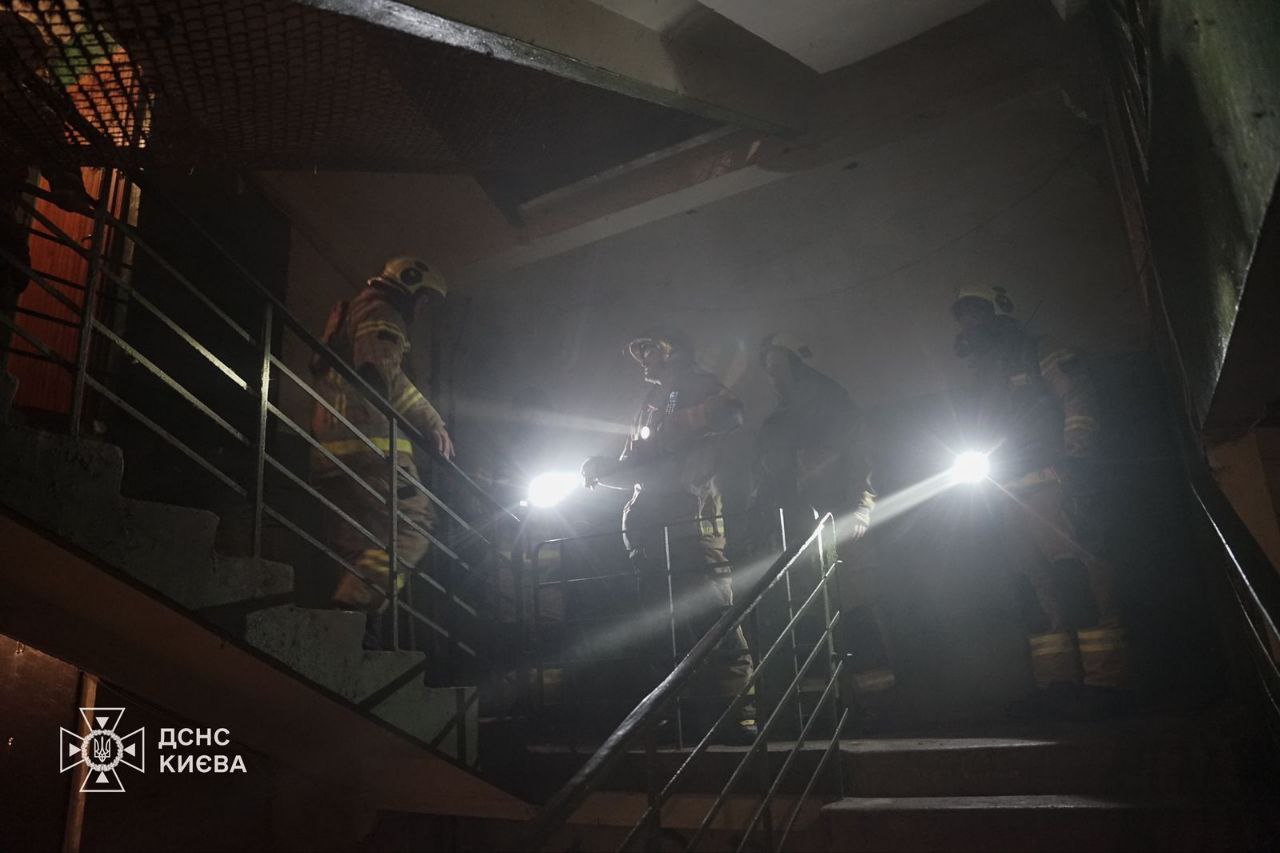 Падение обломков БПЛА на Соломенке в Киеве: пострадали 9 человек, среди них ребенок